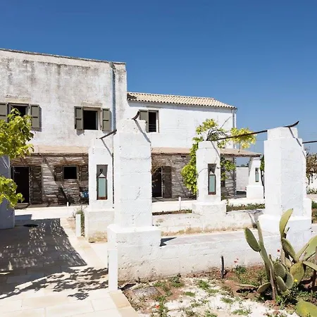 Aparthotel Masseria Borgo Sentinella 4*